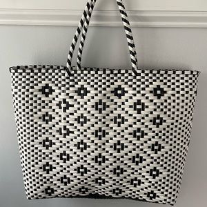Gap woven tote bag - black and white